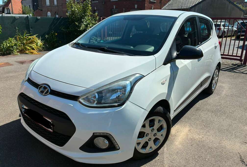 Hyundai i10 1.0i Black Line + embrayage neuf + pneus hiver