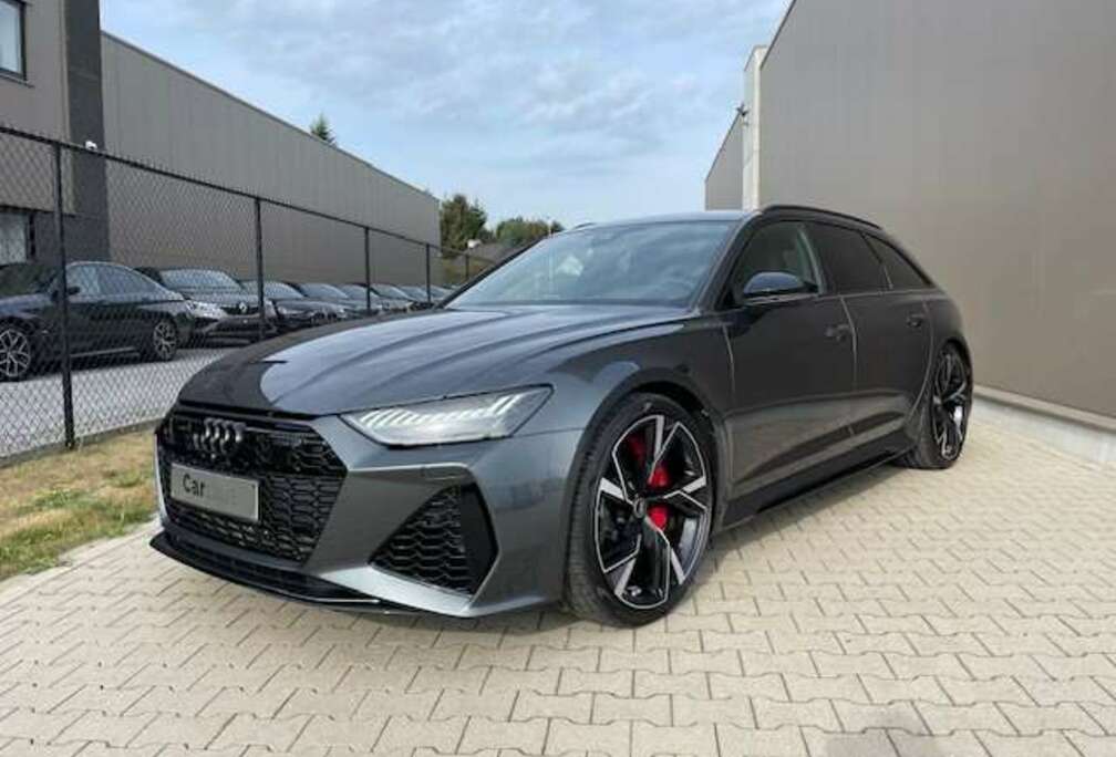 Audi 4.0 V8 TFSI Quattro/KERAMISCHE REMMEN/PANO/NEW