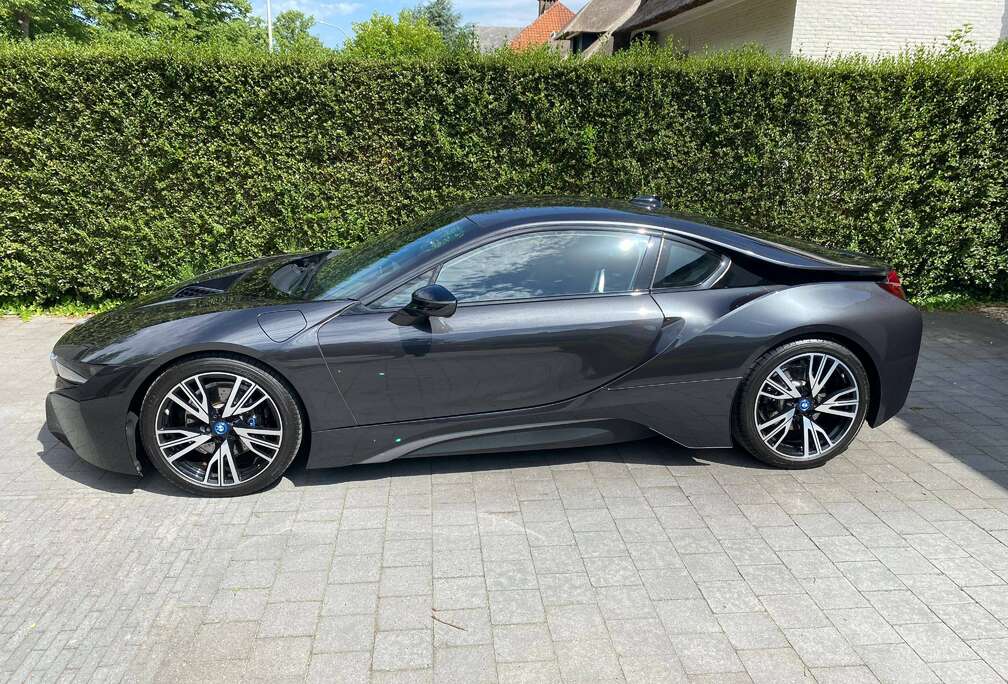 BMW i8 11.6 kWh PHEV (266 kW)