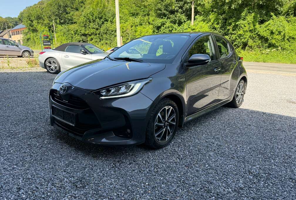 Toyota Yaris 1.5 hybride e-cvt iconique LHD
