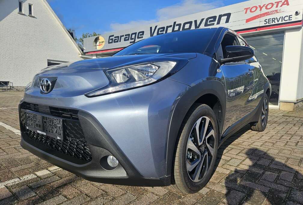 Toyota X 1.0i VVT-i play