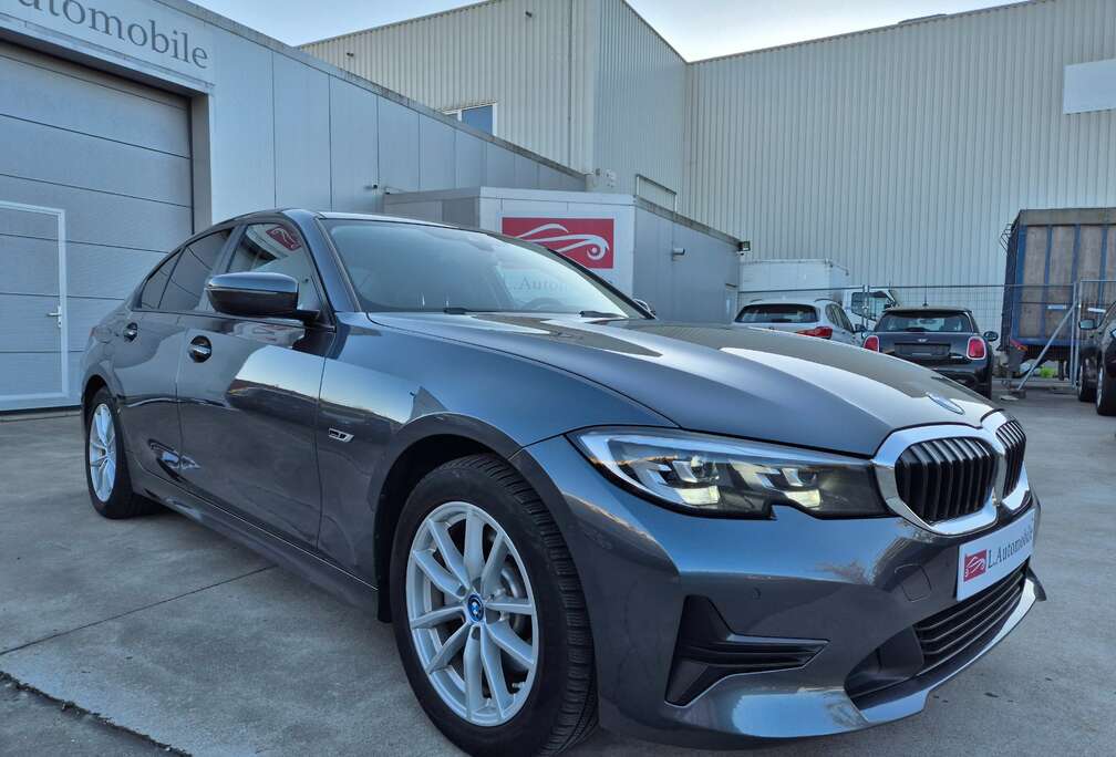 BMW 320eA // SPORT LINE // PHEV HYBRID // 2022