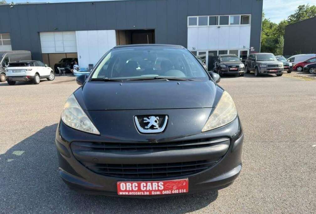 Peugeot Peugoet 207 1.4i benzine/panoramische dak