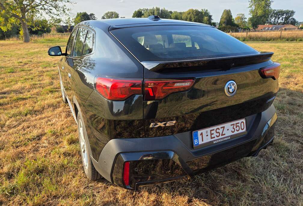 BMW iX2 66.5 kWh xDrive30