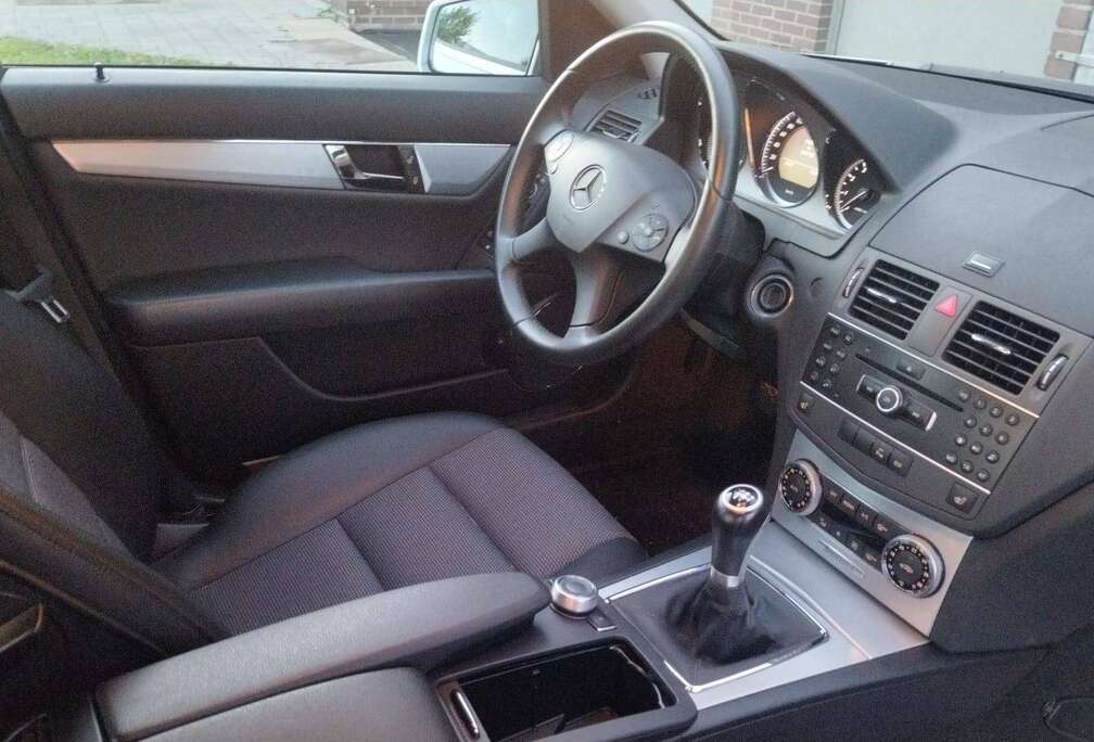 Mercedes-Benz C 180 Kompressor BlueEFFICIENCY