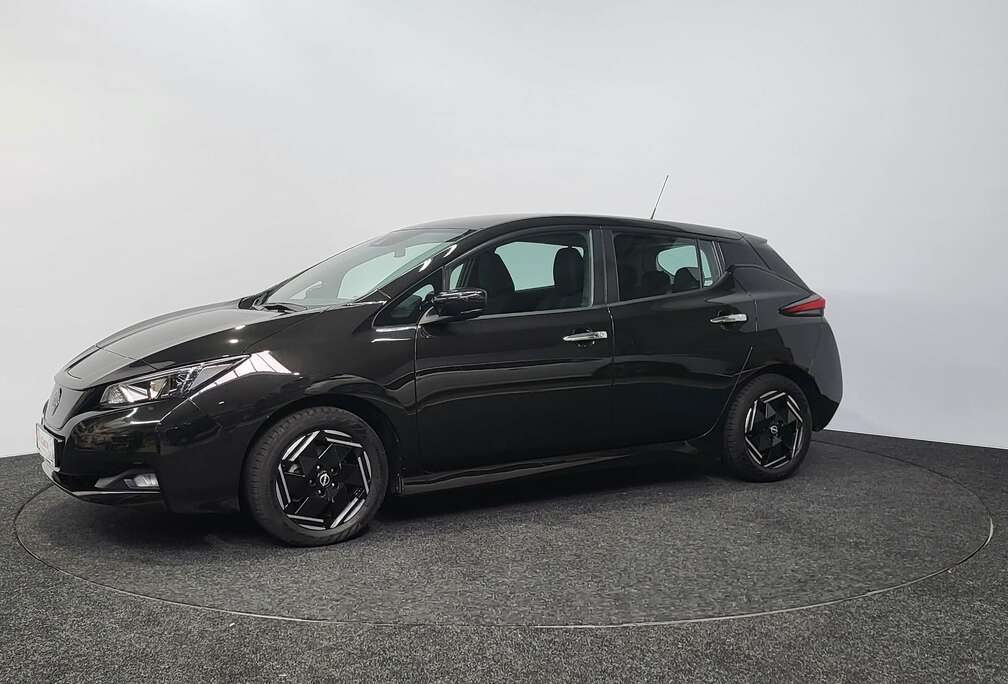 Nissan 40 kWh  Camera  PDC  CarPlay  e-PEDAL  Top