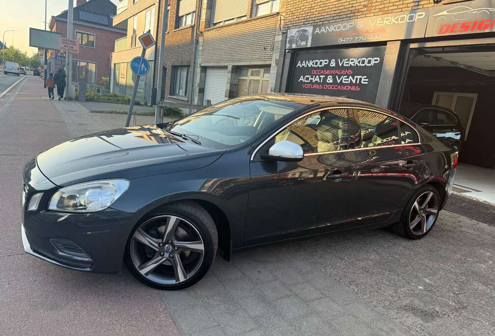 Volvo 1.6 D2 R-Design Xenon Navig*1er Main Carnet volvo*