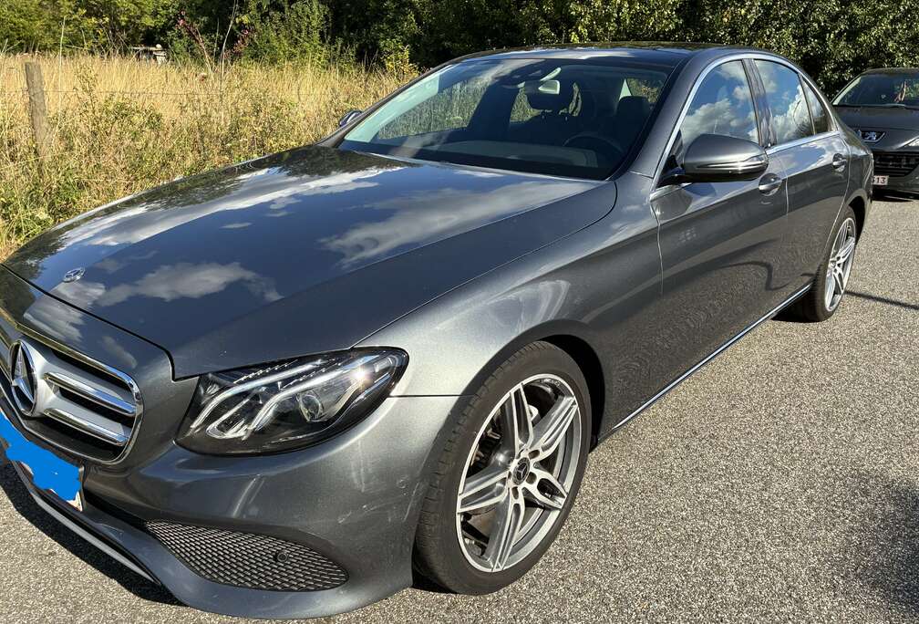 Mercedes-Benz FULL OPTION (cuir, et grand écran, toit pano)