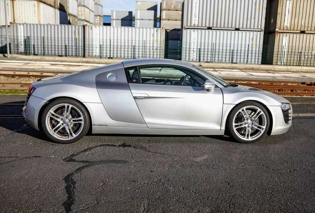 Audi R8 4.2i V8 Quattro FSI R tronic