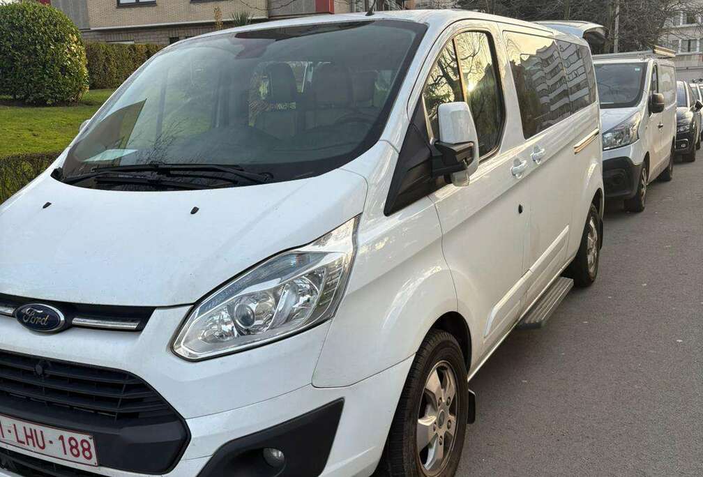 Ford Tourneo Custom 2.2 TDCi L2H1 Titanium