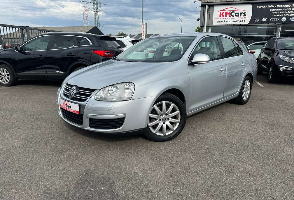 Volkswagen 1.6 CR TDi // CLIMATISATION // JANTES // ATTACHE REMORQUE