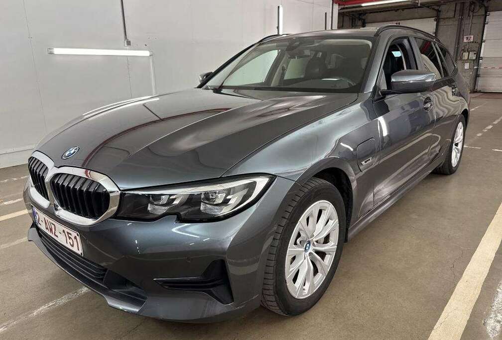 BMW 330e Touring Aut. Sport Line PANO DAK TREKHAAK