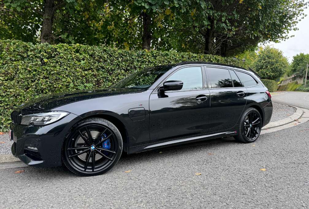 BMW 330e M performance Full option Full Black Sapphire