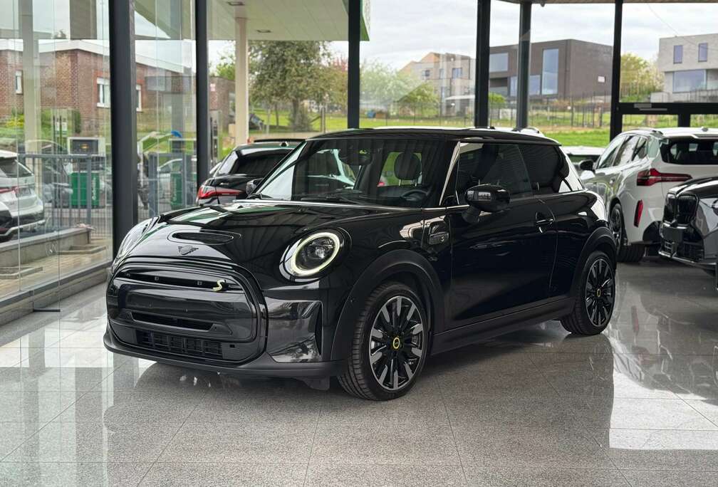 MINI 3-deurs / ALL YOURS / PANO / HUD / NAPPA / KEYL / HARMAN-KARDON / BLACK PACK / ADPT LED / 7.800 KM//