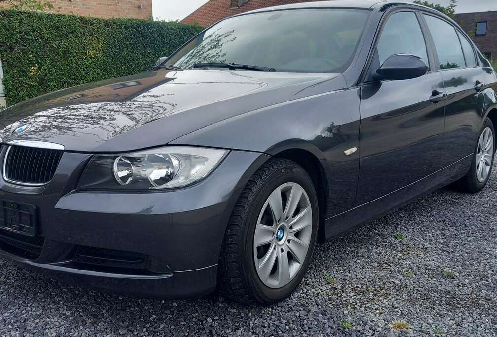 BMW 320i