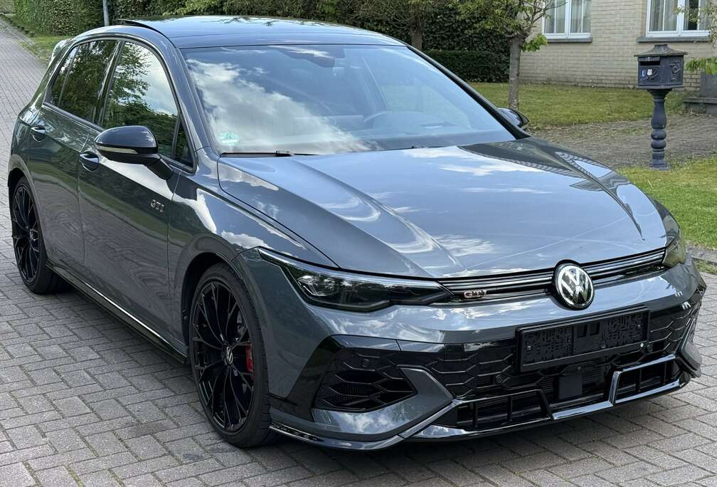 Volkswagen 2.0 TSI Clubsport DSG AKRAPOVIC FULL OPTIONS