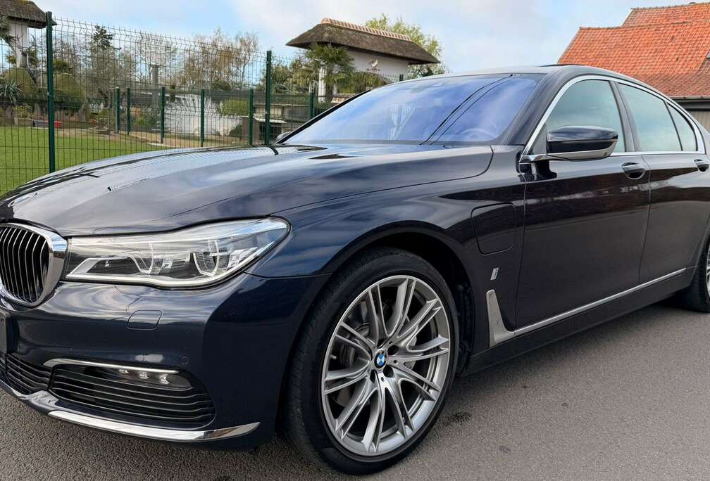 BMW 740eA Plug-In Hybrid (240 kW)