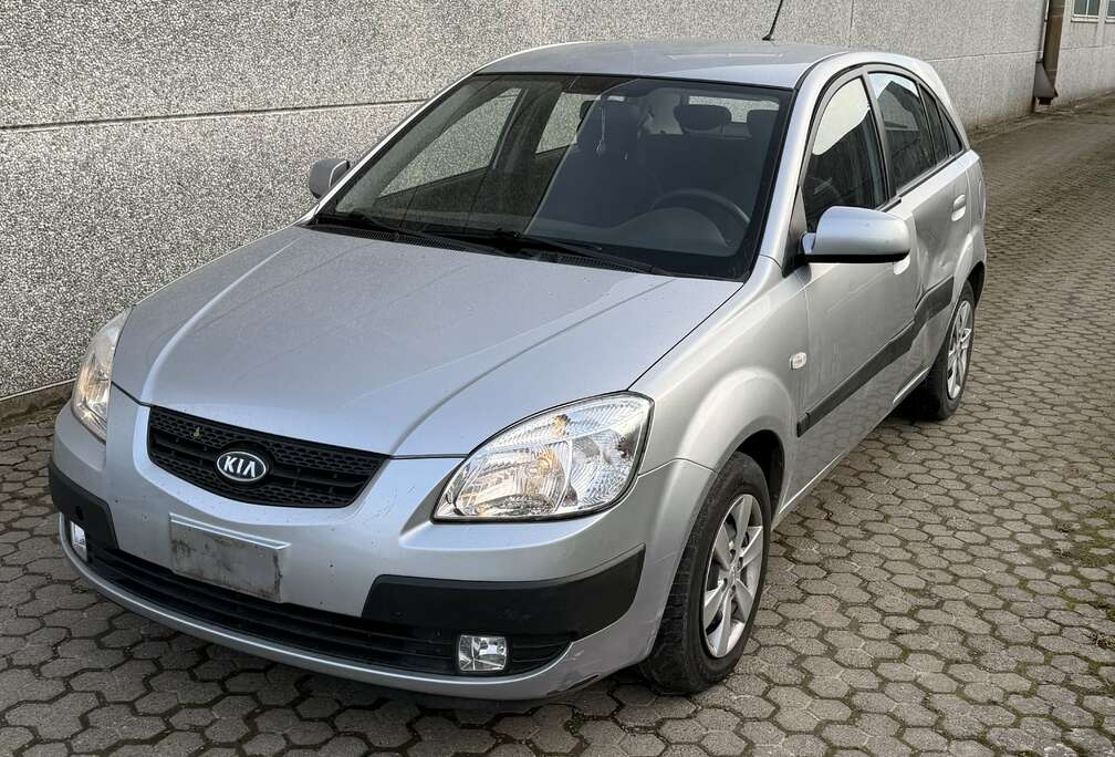 Kia 1.4i Aventura