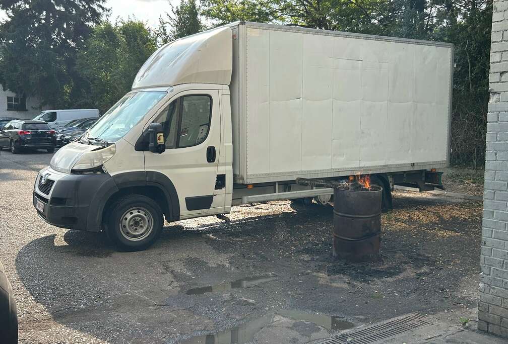 Peugeot 2.2 HDi L4H3 20M2 avec nouvel moteur a place  (EU5)