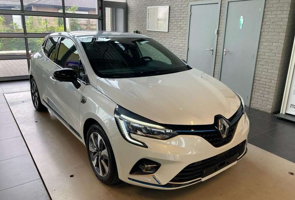 Renault E-tech first hybrid