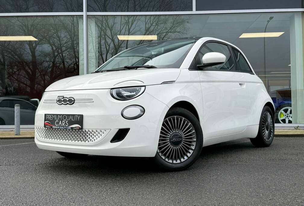 Fiat 42 Kwh / Icon / CARPLAY / NAVI / PANO/ CAMERA /