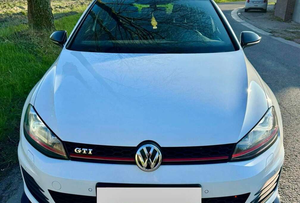 Volkswagen Golf 2.0 TSI