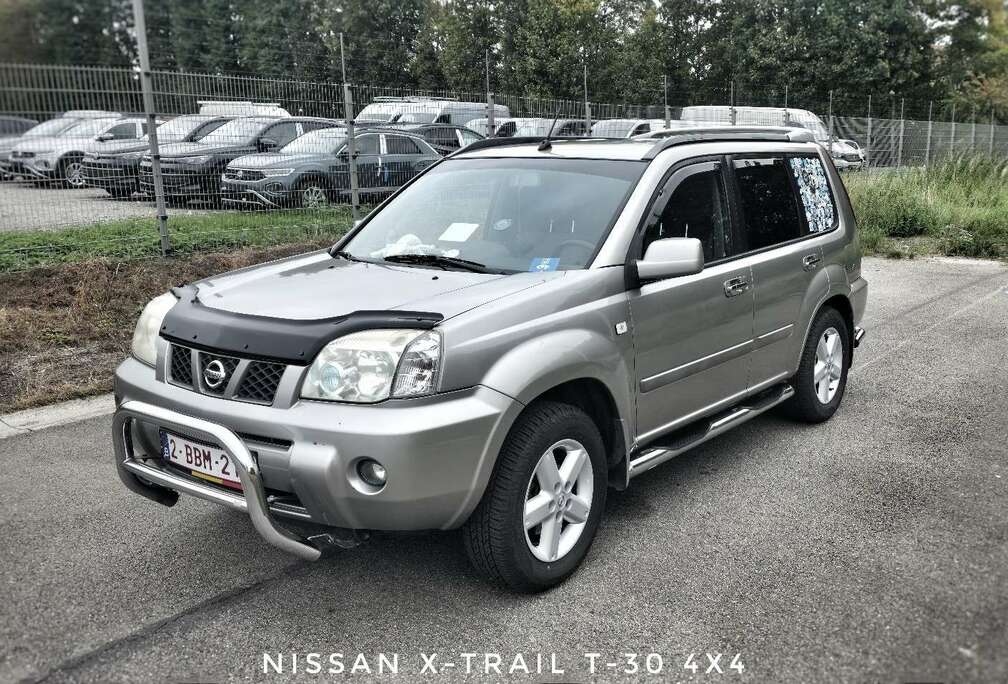 Nissan T-30 2.5l 4x4 b.auto essence phase 2 custom