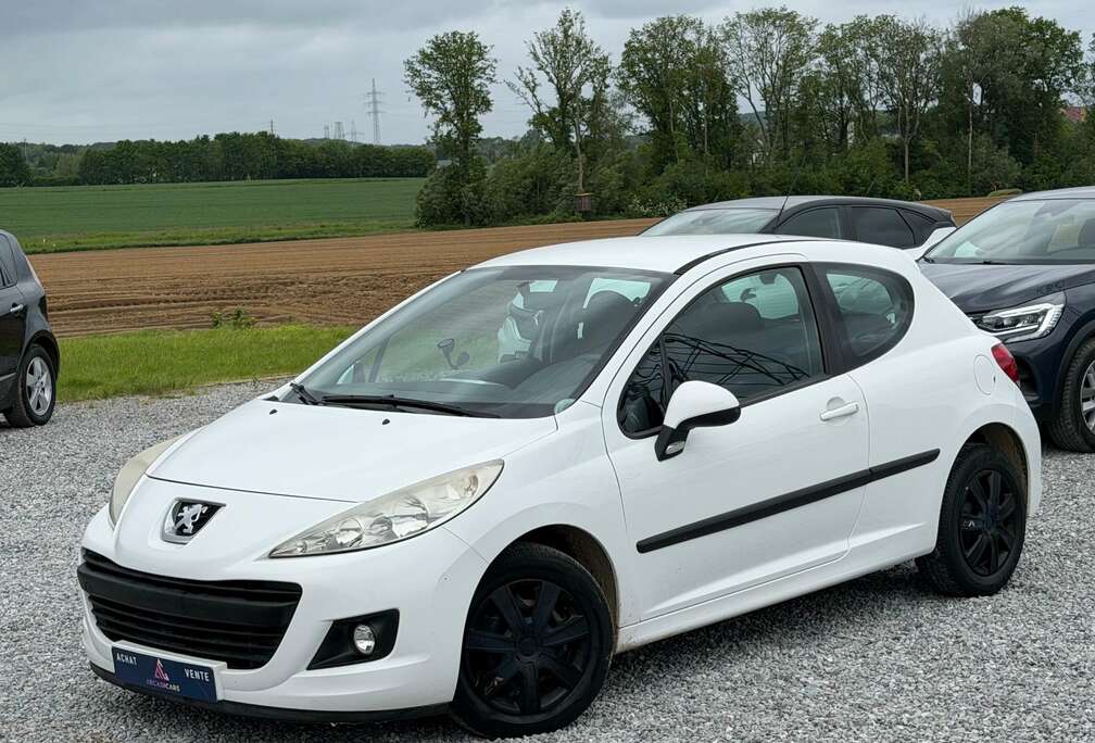 Peugeot 1.4i - Air co - Radio / CD - Garantie 12 mois