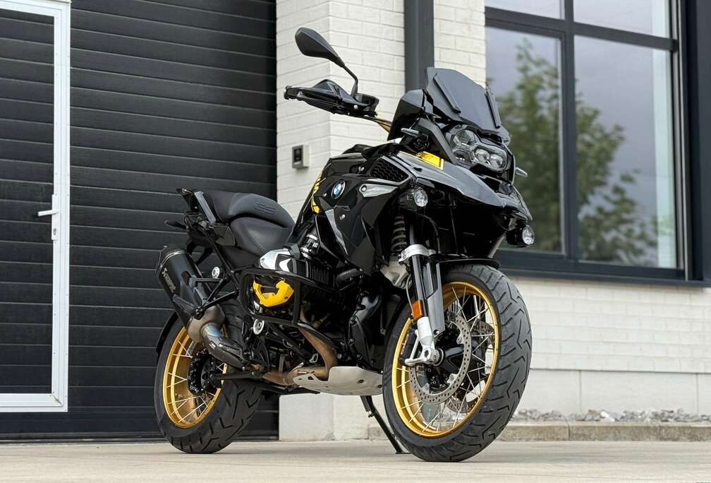 BMW NEW CONDITION !!