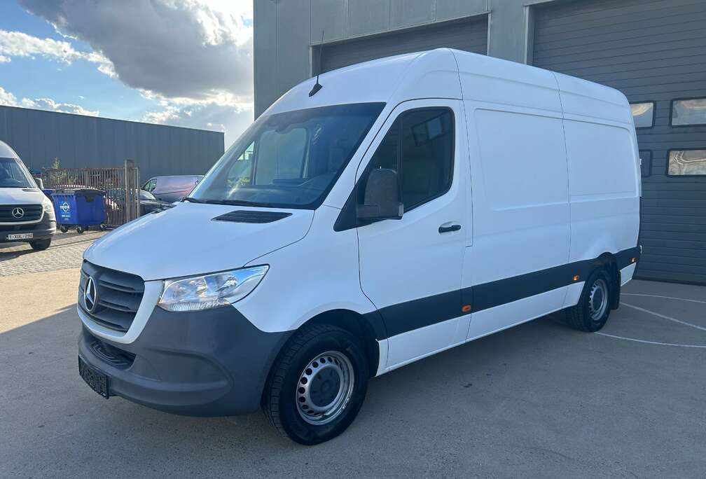 Mercedes-Benz lengte 2 hoogte 2 automaat met camera 105 kw