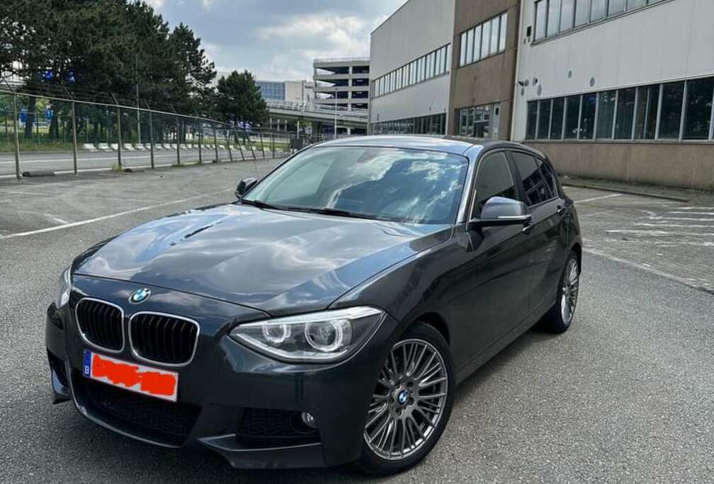 BMW 118i avec CT et papier rose