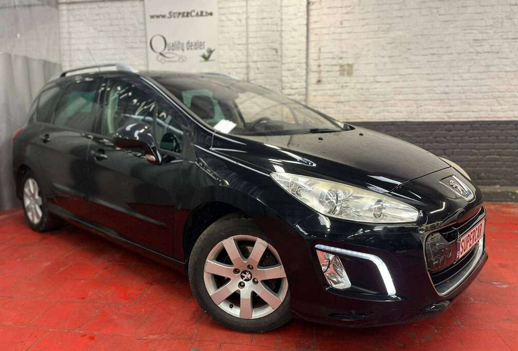 Peugeot 308 1.6i * TOIT PANO * A/C * V/E * 126 X 30 M *
