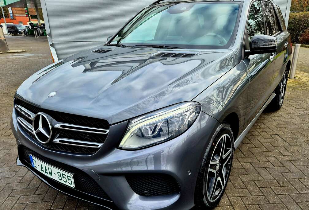 Mercedes-Benz d 4-Matic.Camera,Pano dak 2 x Amg Pack,Leder.