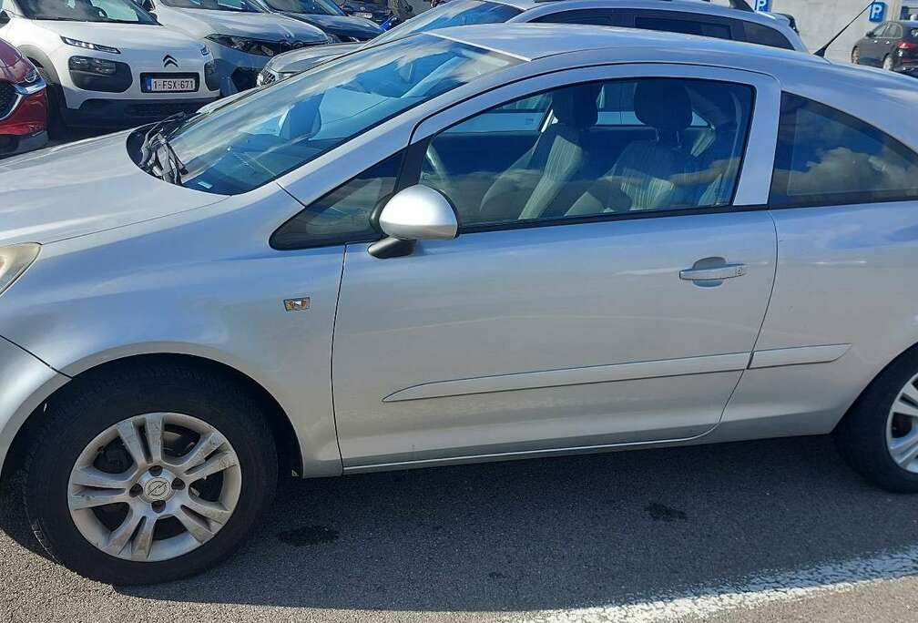 Opel 1.0i XE 12v Edition 2000