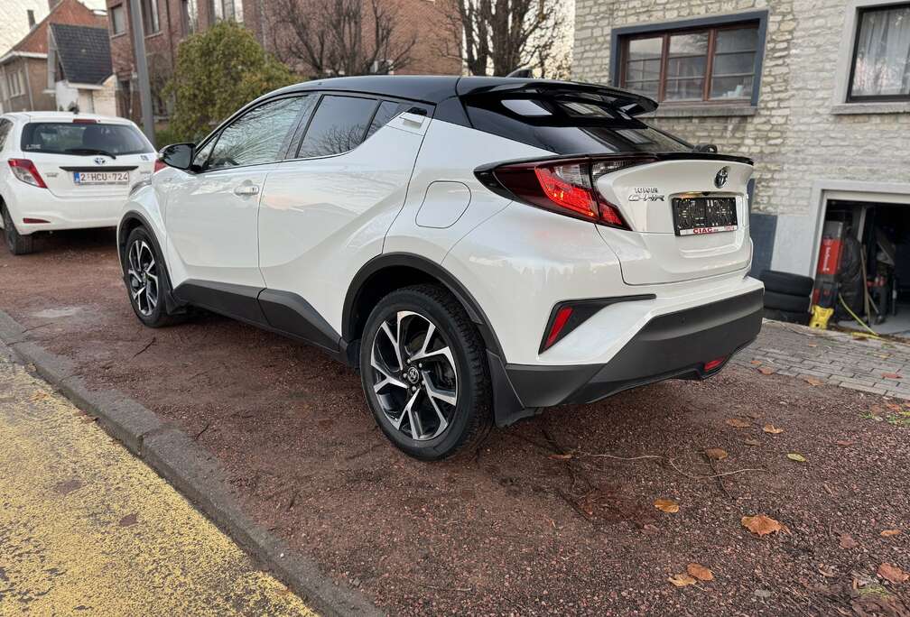 Toyota Hybrid 1.8i VVT-i C-club E-CVT