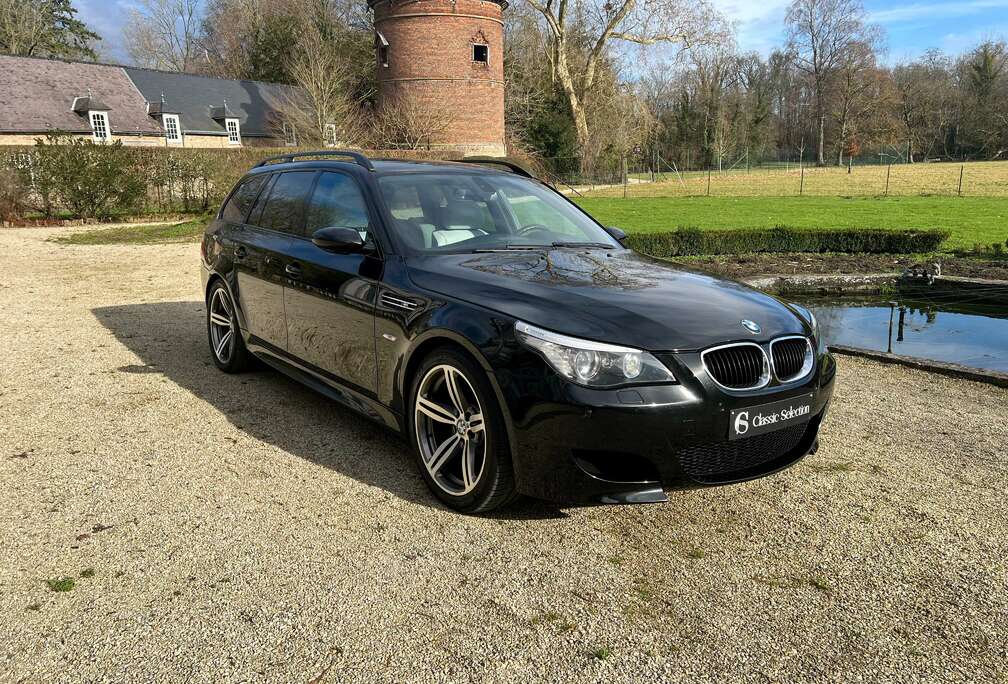 BMW M5 Touring 5.0i V10 40v SMG