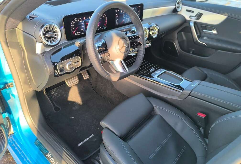 Mercedes-Benz CLA 220 4-Matic AMG Line