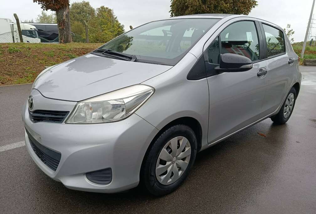 Toyota Yaris 1.0i VVT-i 5portes pret a immatr.