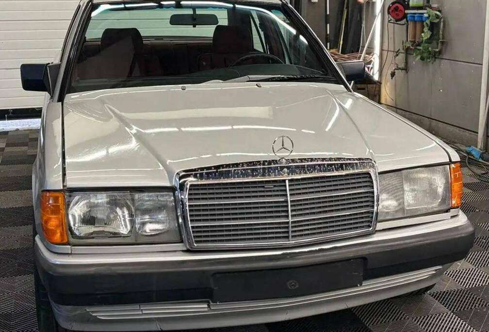 Mercedes-Benz E Benzine AUTOMATIQUE bj. 1988 178000km Oldtimer
