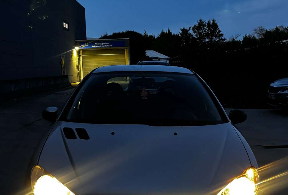 Peugeot 1.4i Pack-Line