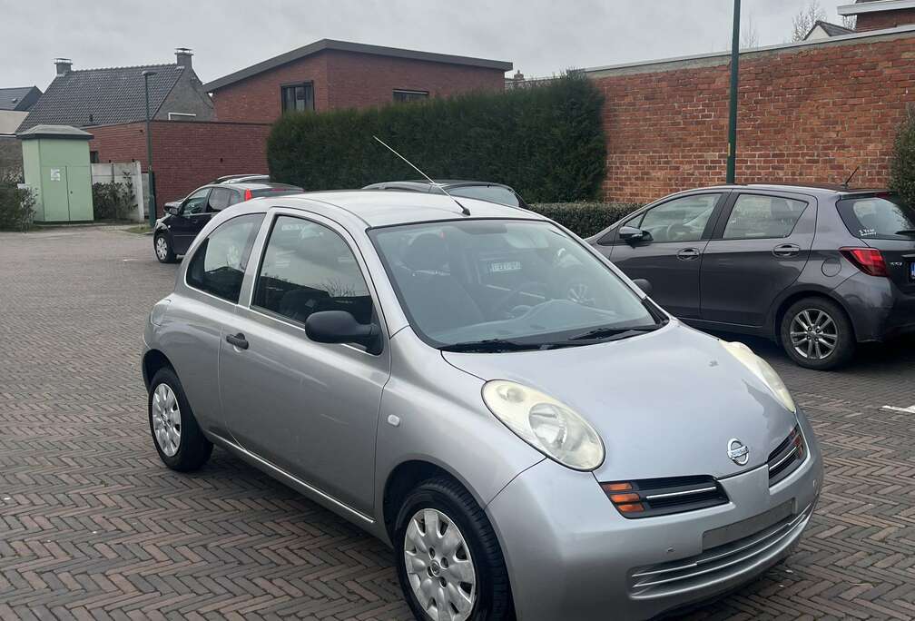 Nissan 1.0i 16v Visia