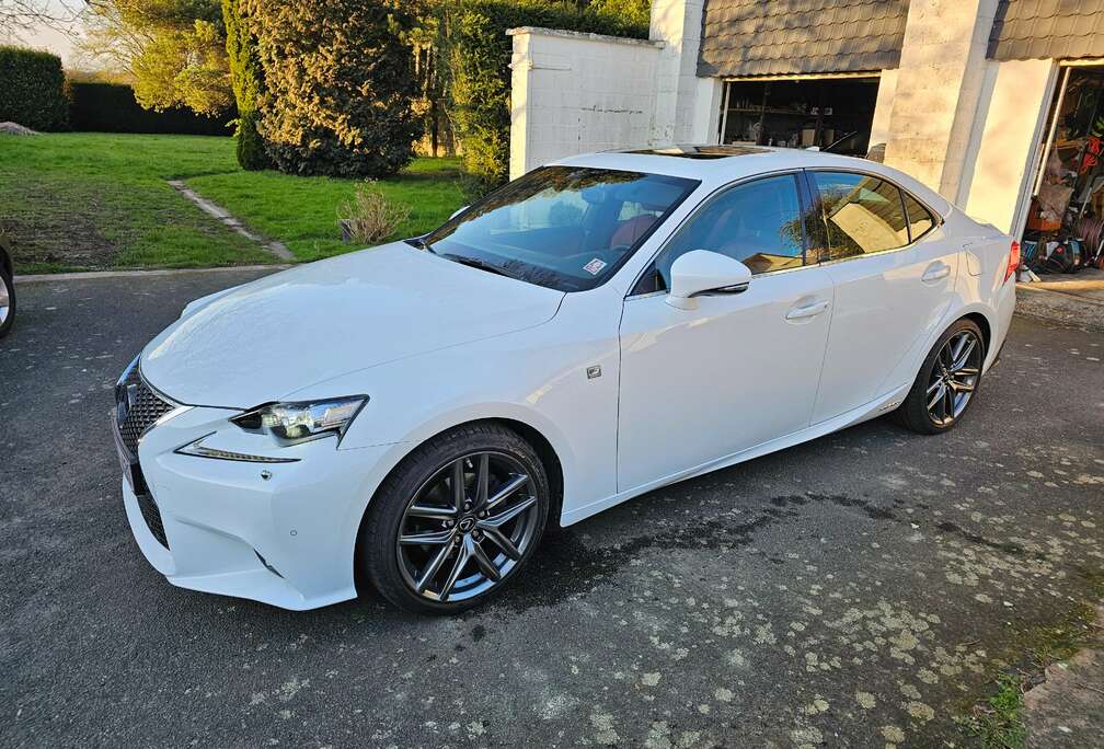 Lexus IS 300h 2.5i F-Sport Line E-CVT
