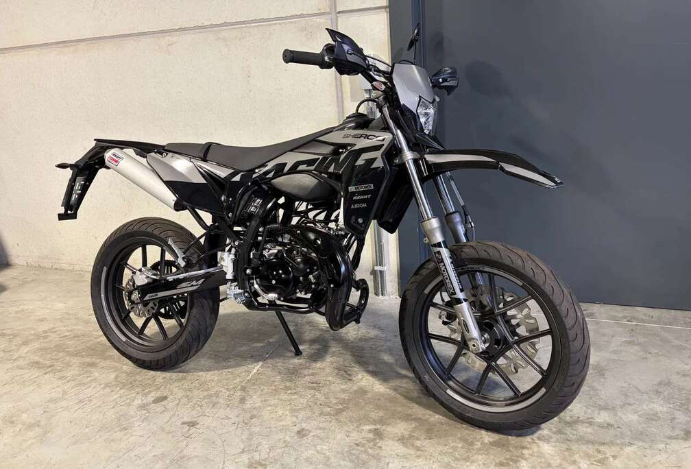 Onbekend 50cc SM zo goed als nieuw