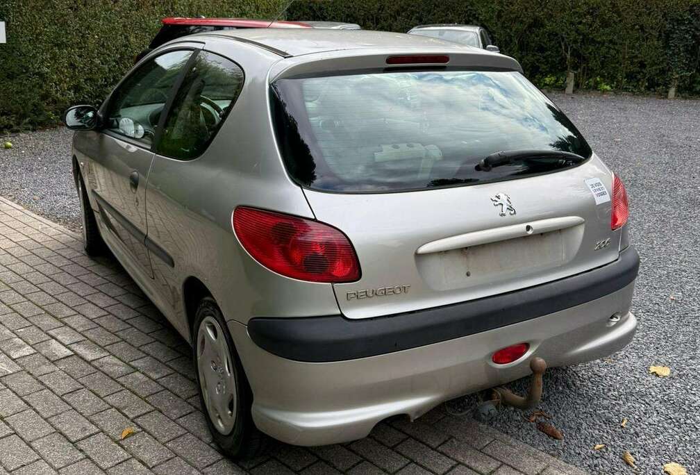 Peugeot 1.1i X-Design