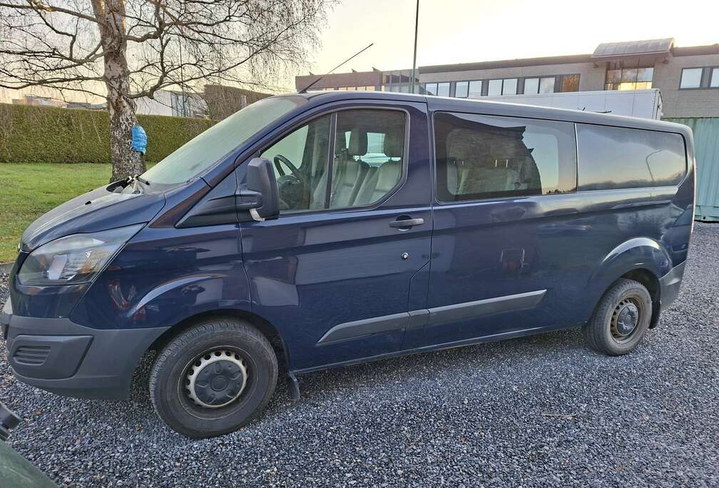 Ford double cabine 6 places  PAS DE AIRCONDITIONNE