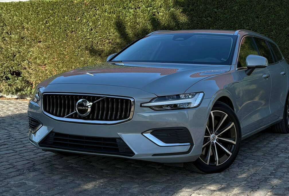 Volvo V60 2.0 T6 AWD PHEV Core Bright