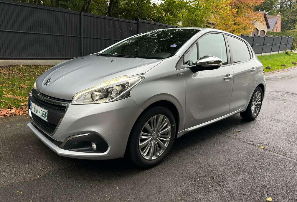 Peugeot 208 1.2i PureTech Style / climatisation / garantie 12 mois