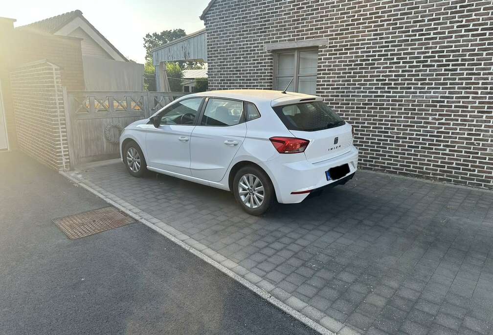 SEAT 1.0i MPI Style