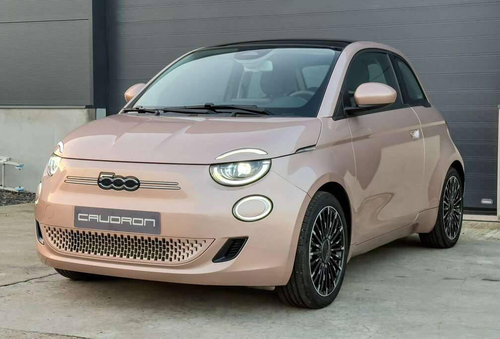 Fiat 87 kW Icone Plus / Panoramisch / Carplay / Garant