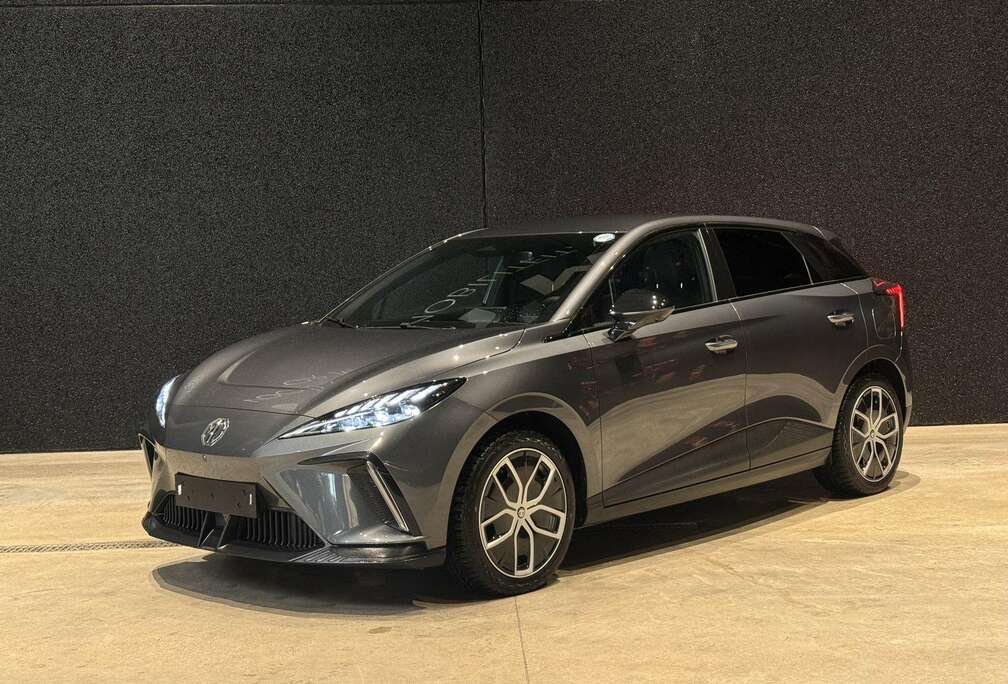 MG 64 kWh Luxury